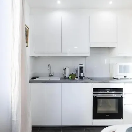 Moulin - Stunning 1 Bedroom On The Port Apartment *
